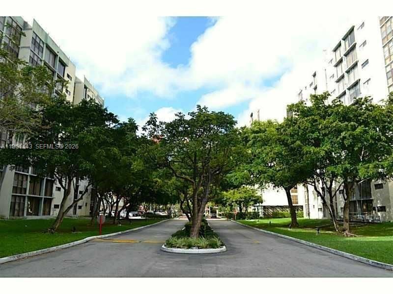 For Sale: $200,000 (1 beds, 1 baths, 640 Square Feet)