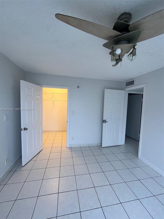 For Sale: $200,000 (1 beds, 1 baths, 640 Square Feet)