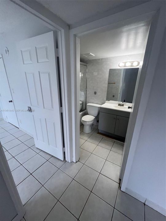For Sale: $200,000 (1 beds, 1 baths, 640 Square Feet)
