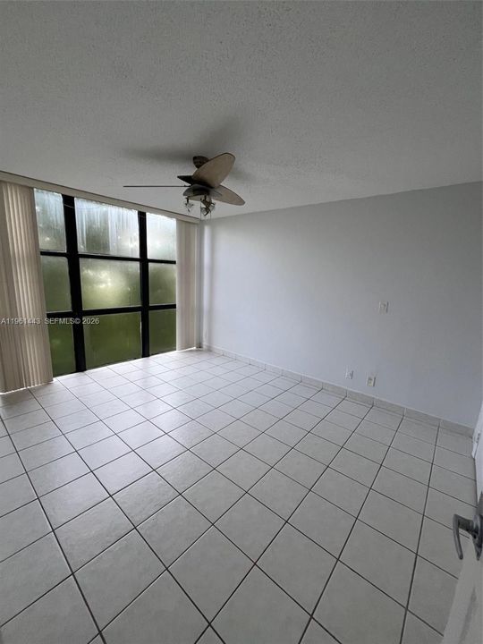 For Sale: $200,000 (1 beds, 1 baths, 640 Square Feet)