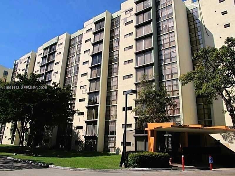 For Sale: $200,000 (1 beds, 1 baths, 640 Square Feet)