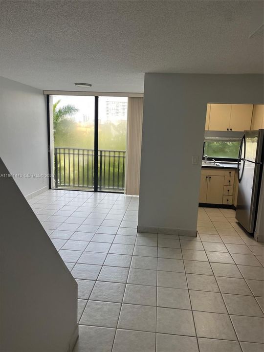 For Sale: $200,000 (1 beds, 1 baths, 640 Square Feet)