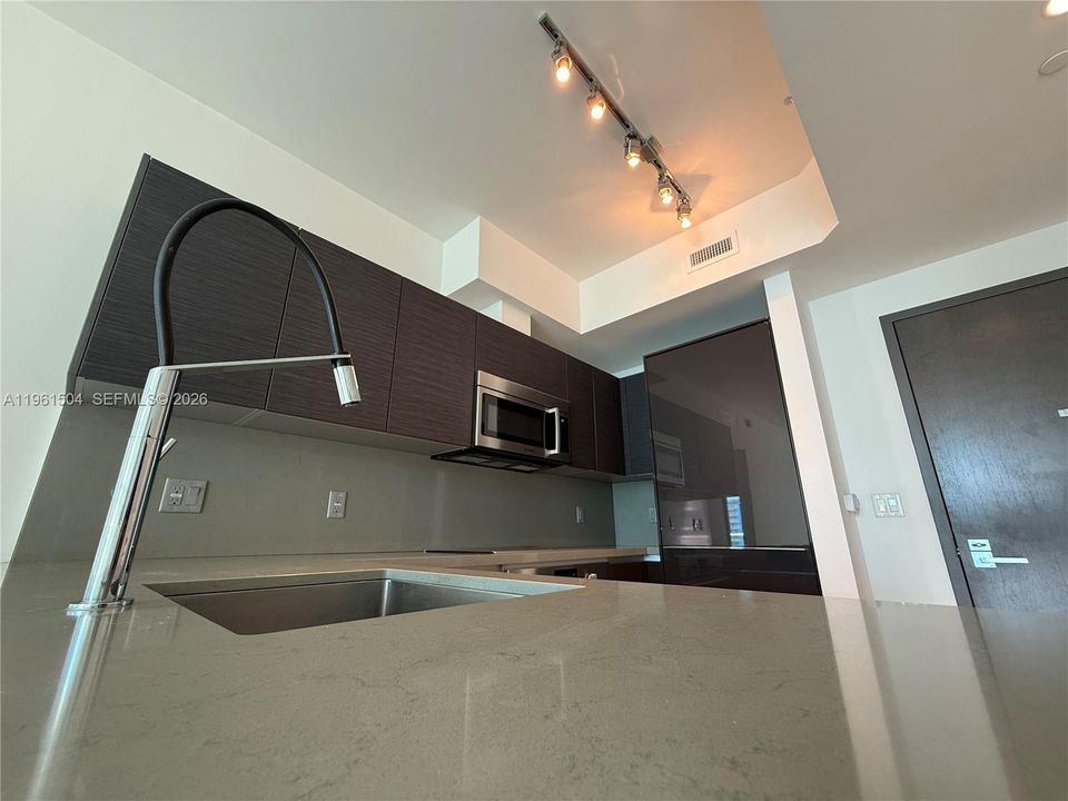 For Sale: $634,000 (1 beds, 1 baths, 830 Square Feet)