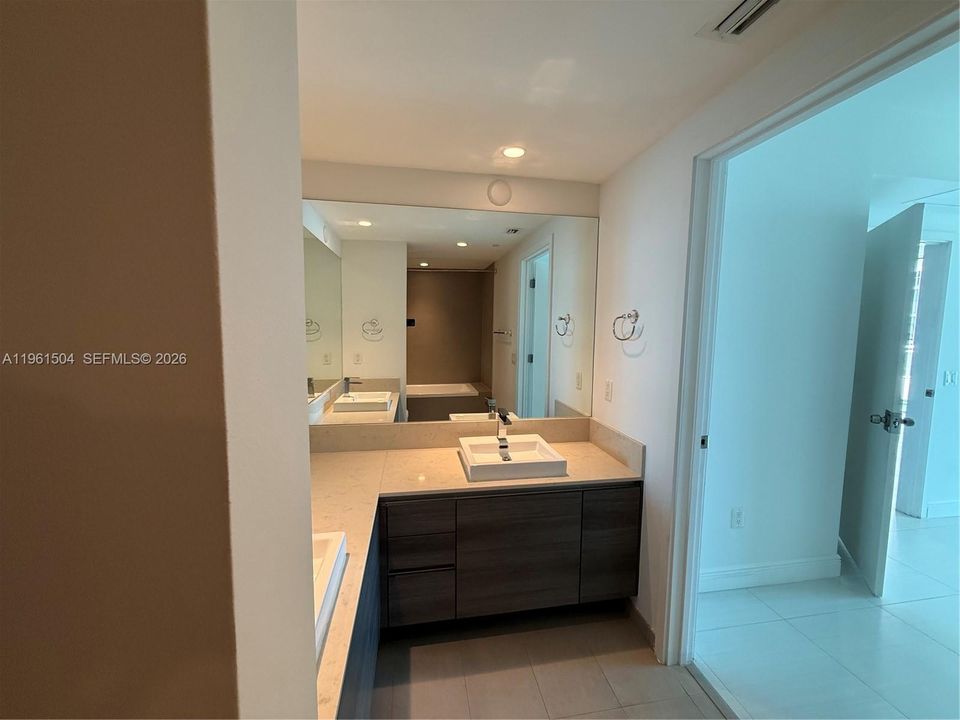 For Sale: $634,000 (1 beds, 1 baths, 830 Square Feet)