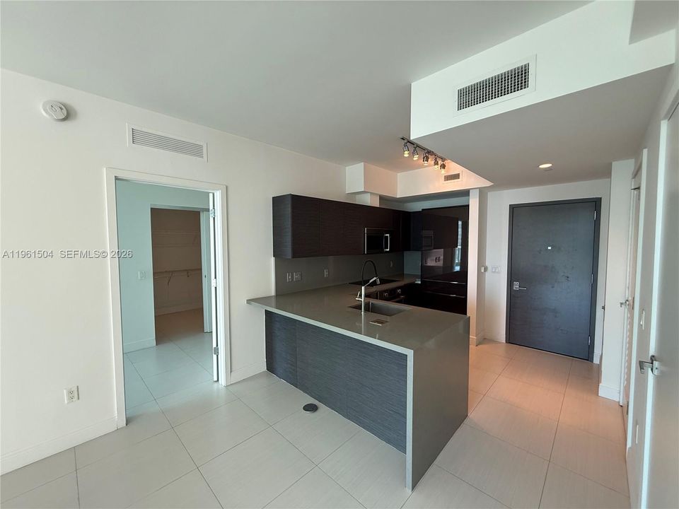 For Sale: $634,000 (1 beds, 1 baths, 830 Square Feet)