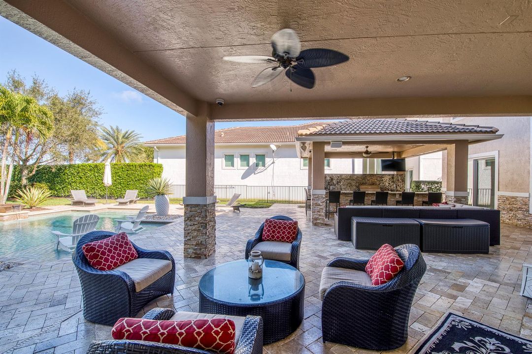 Custom Outdoor Kitchen & Bar