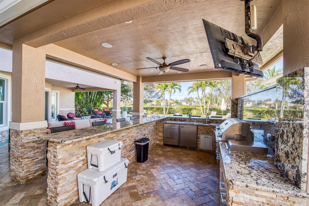 Custom Outdoor Kitchen & Bar