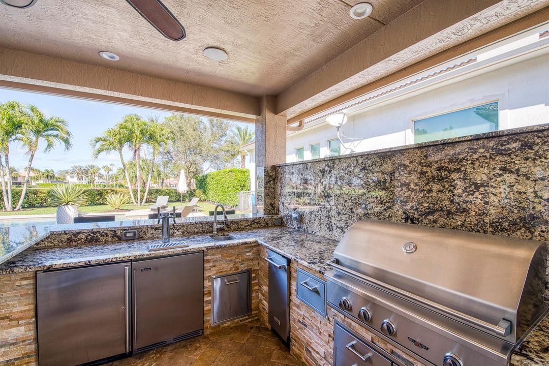 Custom Outdoor Kitchen & Bar