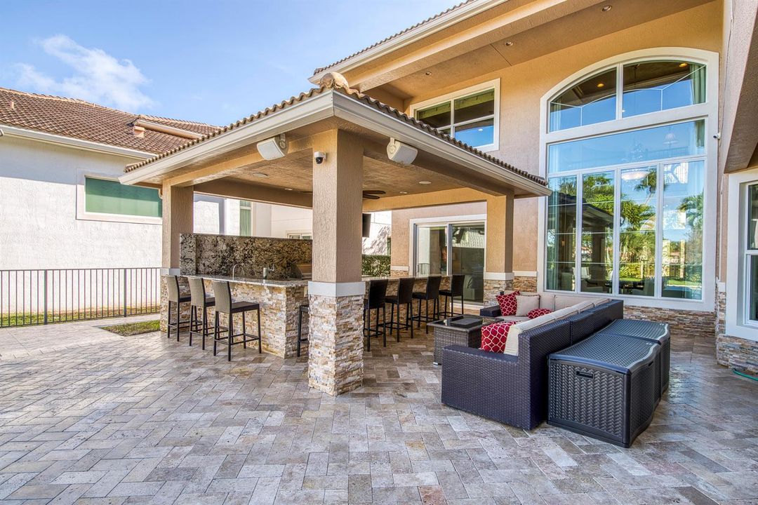 Custom Outdoor Kitchen & Bar
