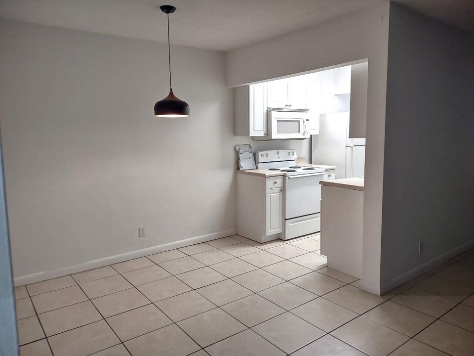Hallandale Mariana 5