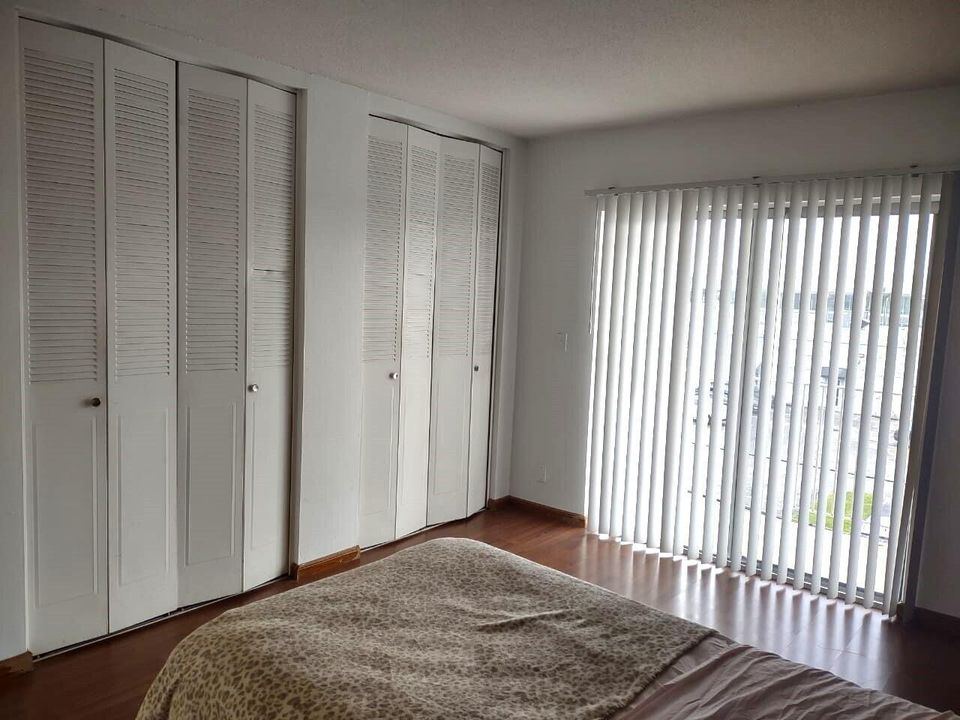Hallandale Mariana 7