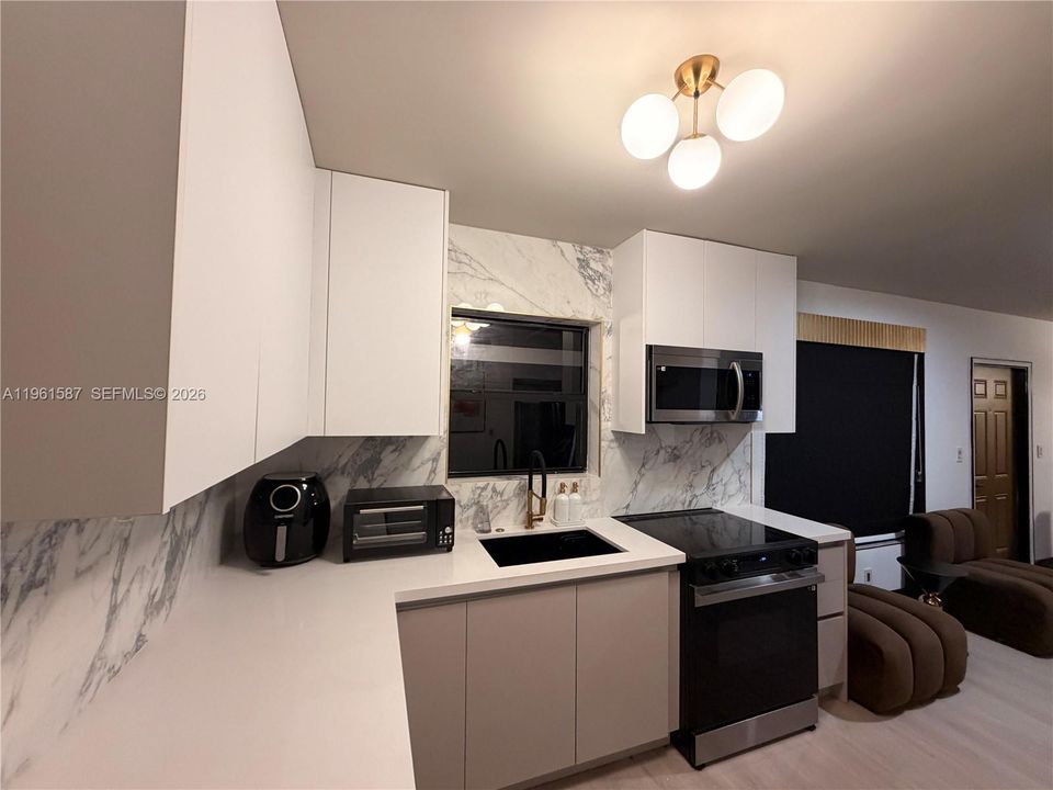 В аренду: $7,200 (4 спален, 3 ванн, 1625 Квадратных фут)