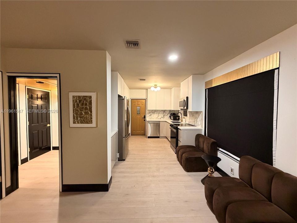В аренду: $7,200 (4 спален, 3 ванн, 1625 Квадратных фут)