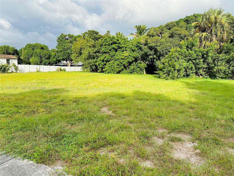 Vendido Recientemente: $799,000 (0.24 acres)