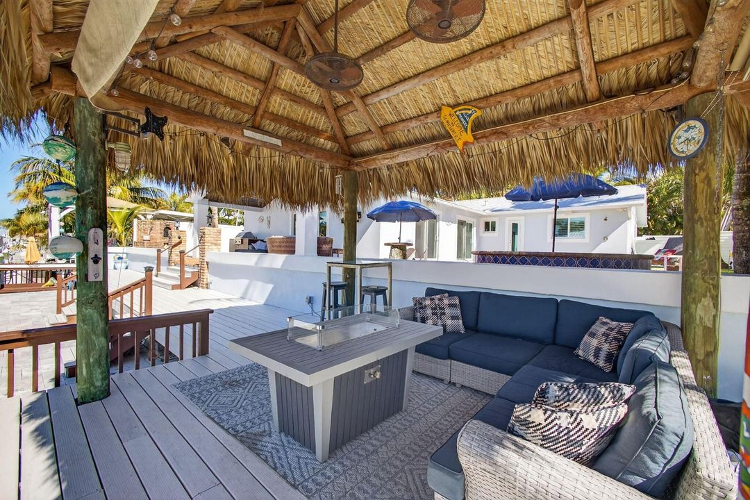Tiki Hut