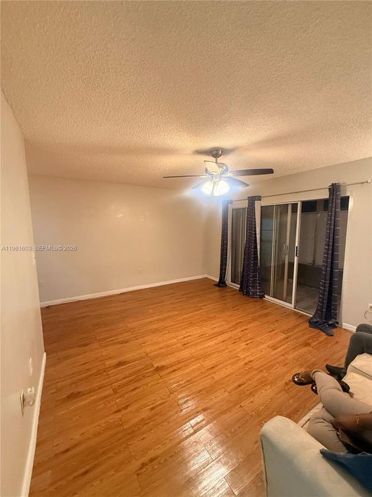 For Sale: $110,000 (1 beds, 1 baths, 680 Square Feet)