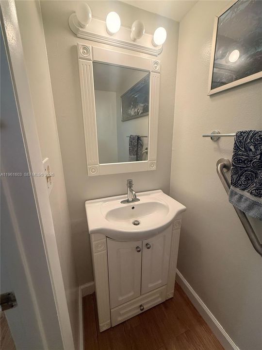 For Sale: $110,000 (1 beds, 1 baths, 680 Square Feet)