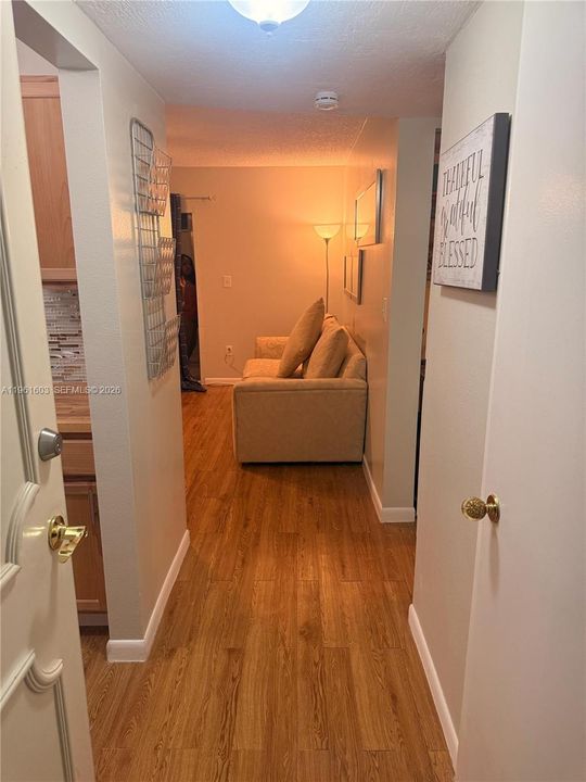 For Sale: $110,000 (1 beds, 1 baths, 680 Square Feet)