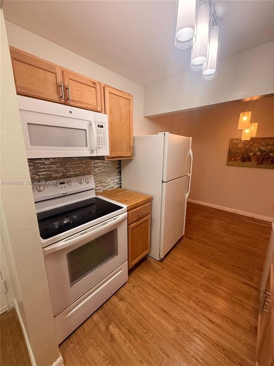 For Sale: $110,000 (1 beds, 1 baths, 680 Square Feet)