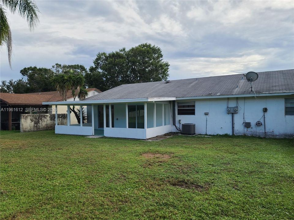 合同活跃: $2,025 (3 贝兹, 2 浴室, 1263 平方英尺)