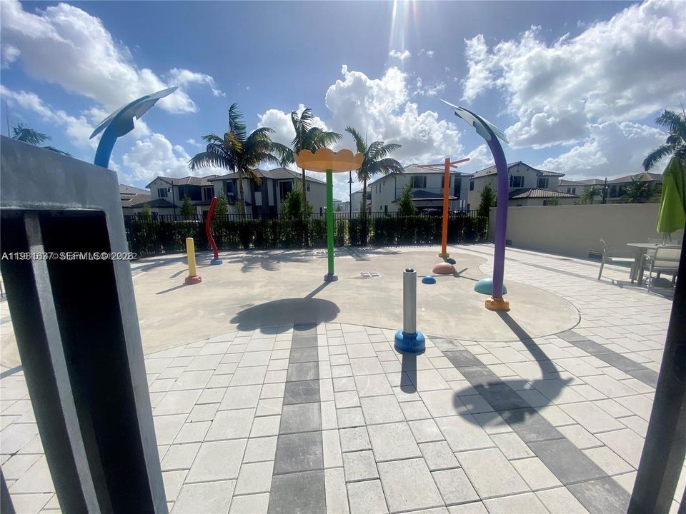 En Venta: $525,000 (3 camas, 2 baños, 1124 Pies cuadrados)