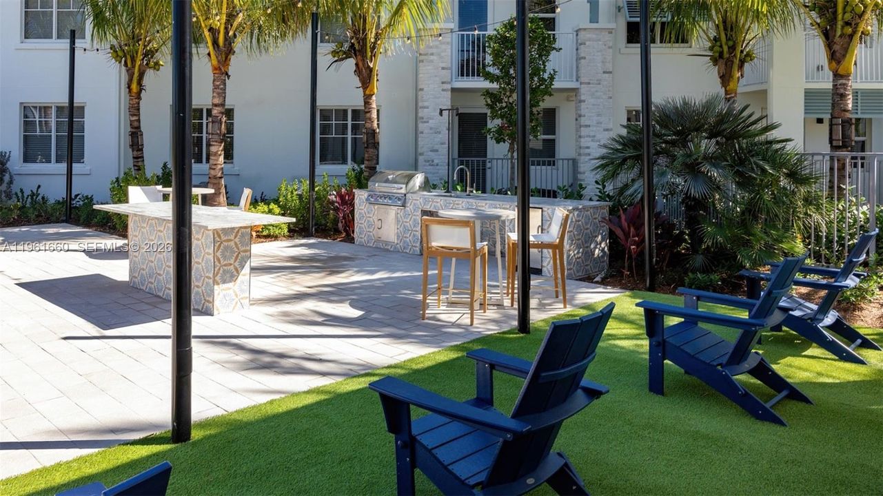 For Rent: $2,334 (1 beds, 1 baths, 715 Square Feet)