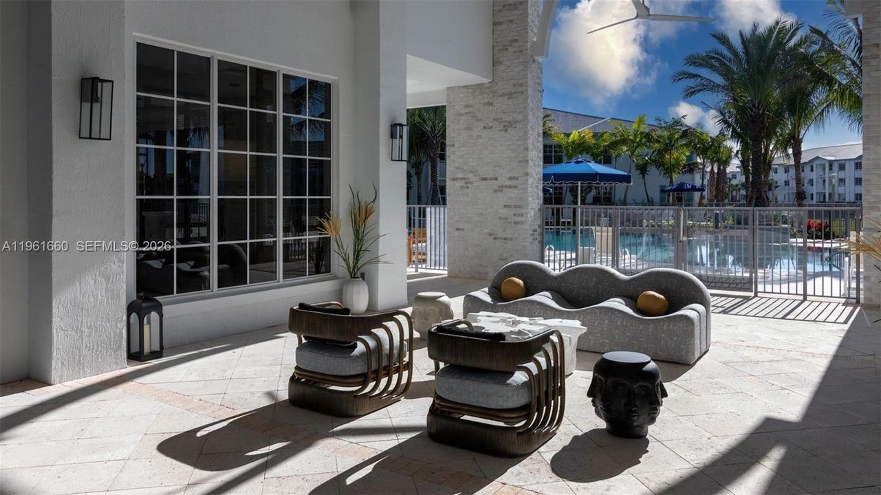For Rent: $2,334 (1 beds, 1 baths, 715 Square Feet)