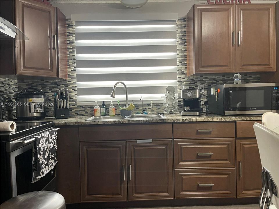 En Venta: $290,000 (3 camas, 2 baños, 1430 Pies cuadrados)