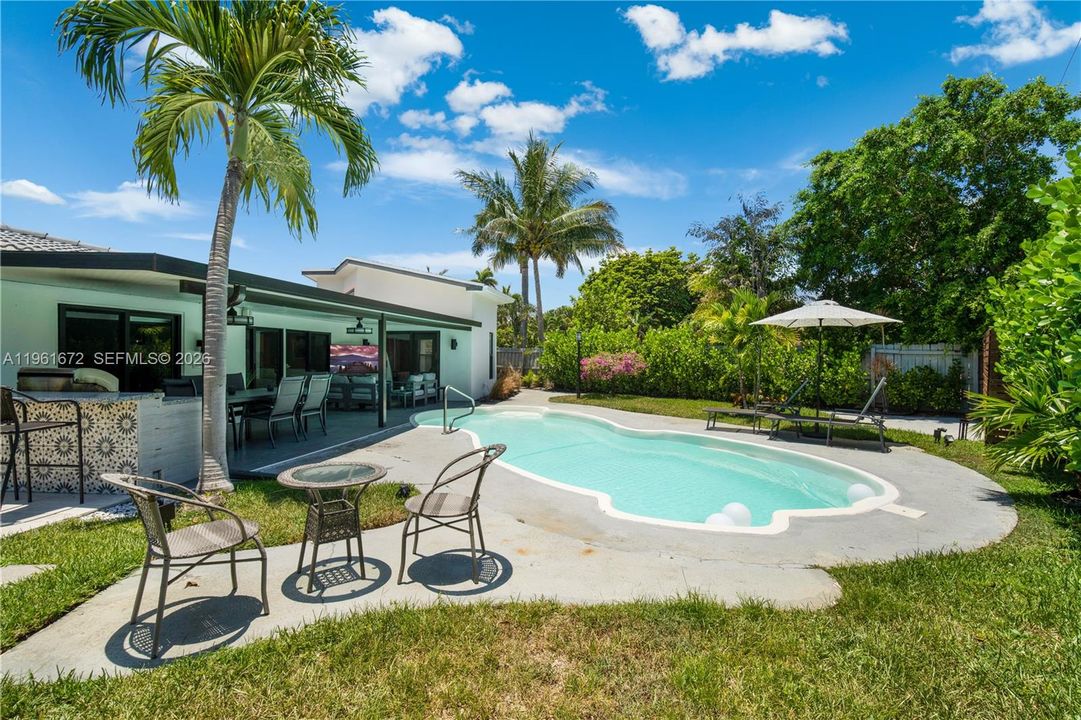 For Sale: $1,037,000 (3 beds, 3 baths, 2194 Square Feet)