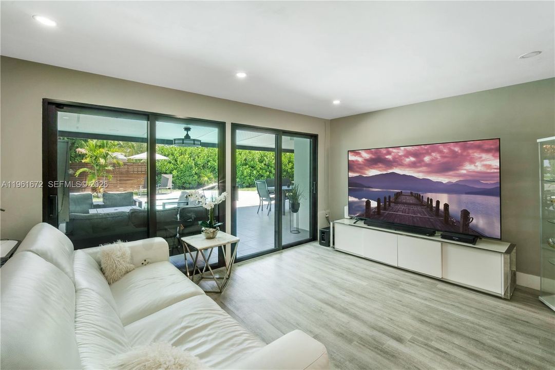 For Sale: $1,037,000 (3 beds, 3 baths, 2194 Square Feet)