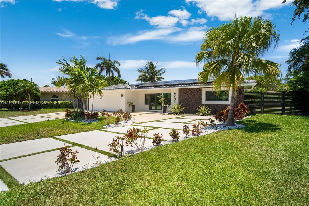 For Sale: $1,037,000 (3 beds, 3 baths, 2194 Square Feet)