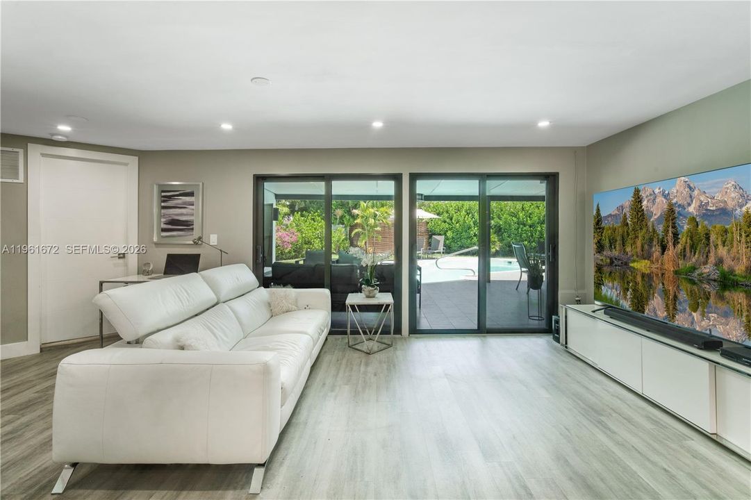 For Sale: $1,037,000 (3 beds, 3 baths, 2194 Square Feet)