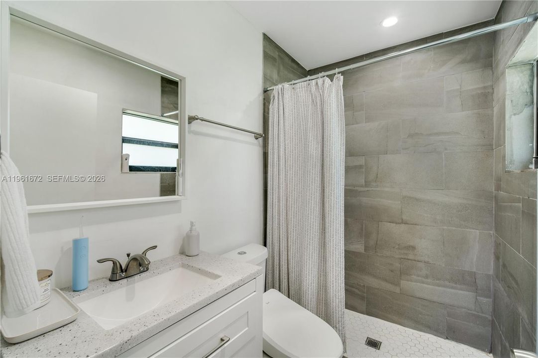 For Sale: $1,037,000 (3 beds, 3 baths, 2194 Square Feet)