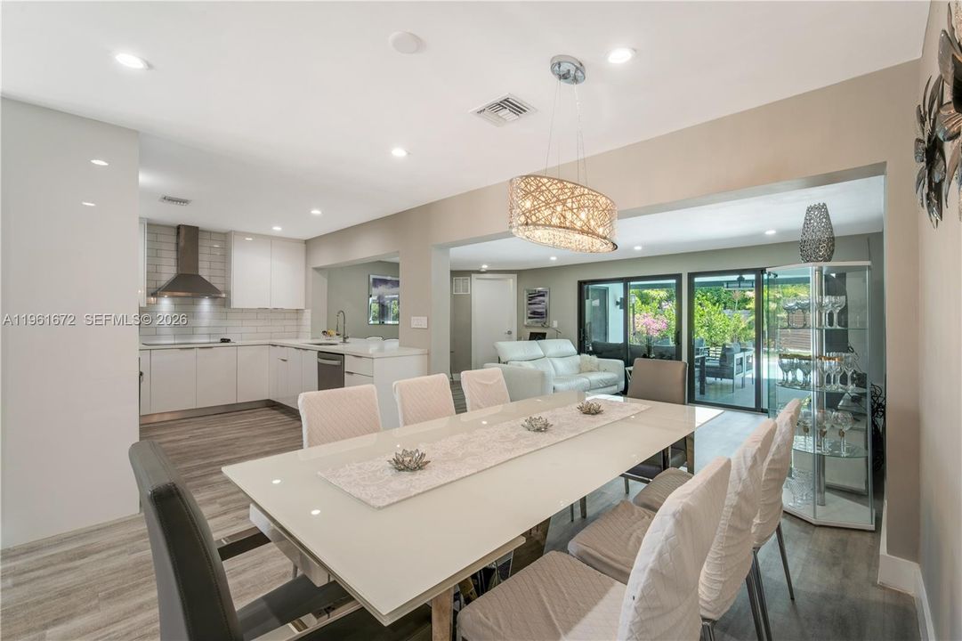 For Sale: $1,037,000 (3 beds, 3 baths, 2194 Square Feet)