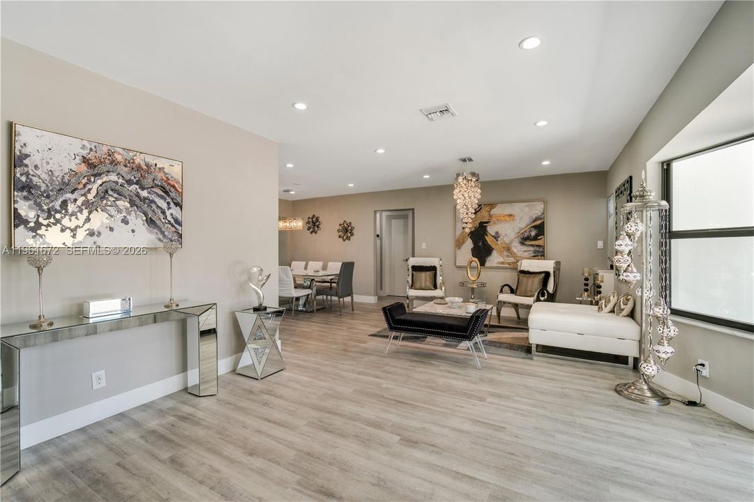 For Sale: $1,037,000 (3 beds, 3 baths, 2194 Square Feet)