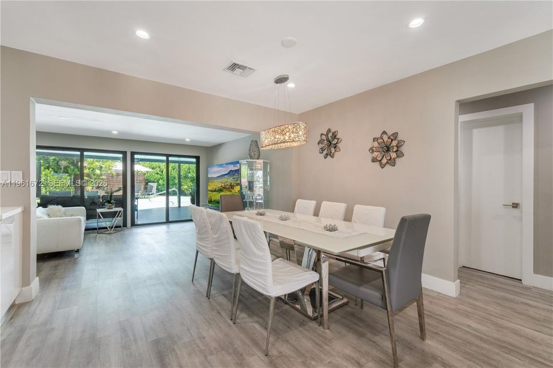 For Sale: $1,037,000 (3 beds, 3 baths, 2194 Square Feet)
