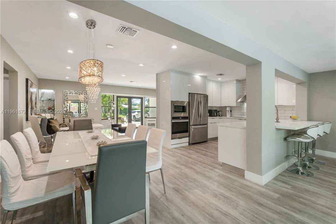For Sale: $1,037,000 (3 beds, 3 baths, 2194 Square Feet)