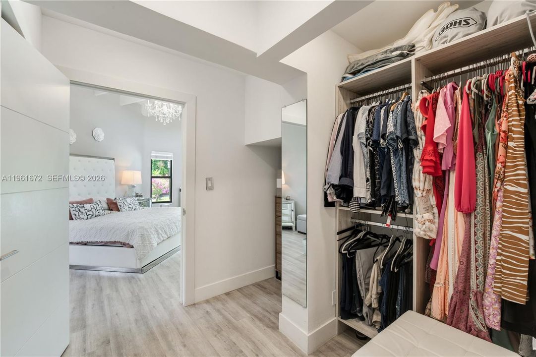 For Sale: $1,037,000 (3 beds, 3 baths, 2194 Square Feet)
