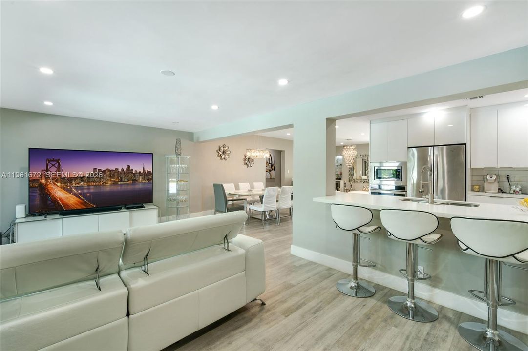 For Sale: $1,037,000 (3 beds, 3 baths, 2194 Square Feet)