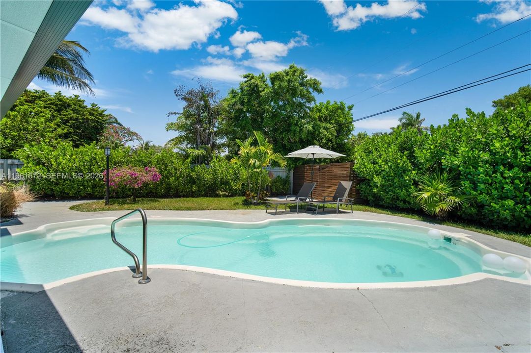 For Sale: $1,037,000 (3 beds, 3 baths, 2194 Square Feet)