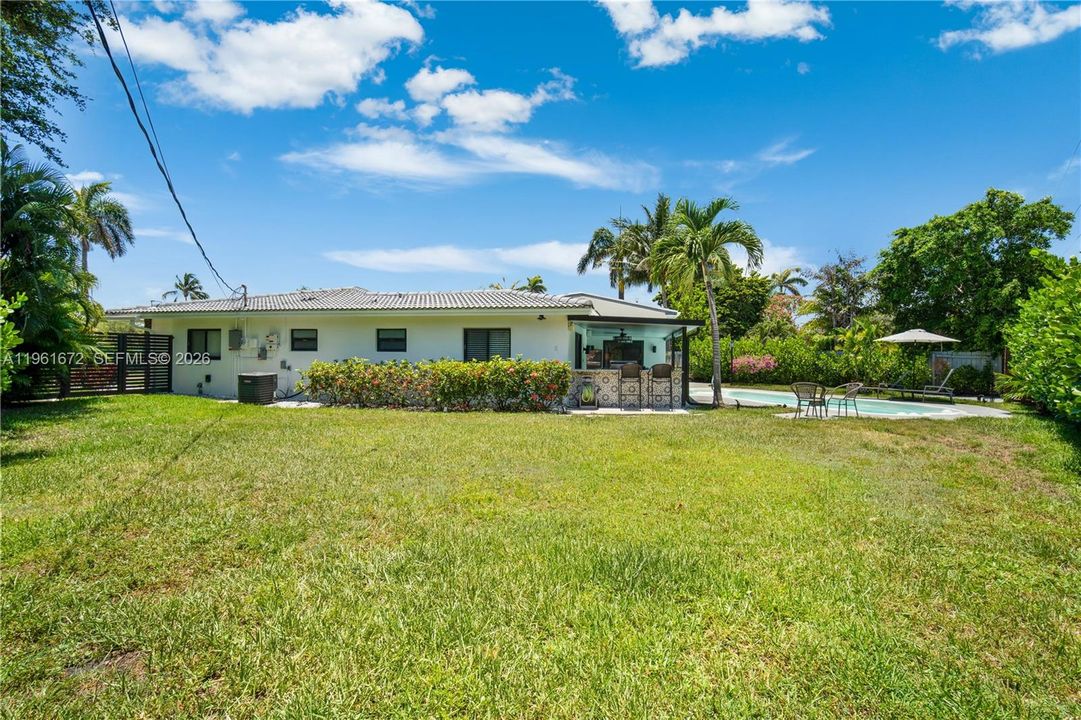 For Sale: $1,037,000 (3 beds, 3 baths, 2194 Square Feet)