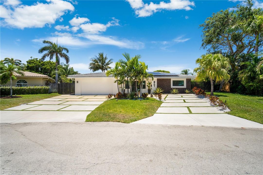 For Sale: $1,037,000 (3 beds, 3 baths, 2194 Square Feet)