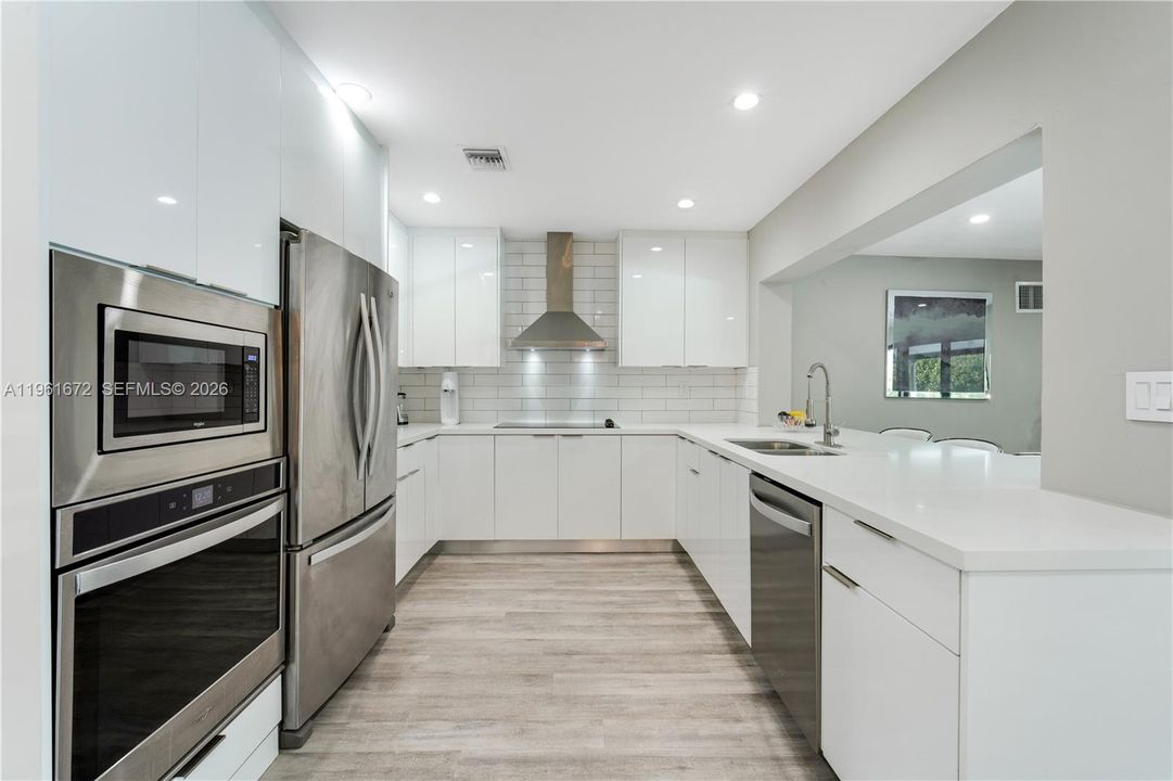 For Sale: $1,037,000 (3 beds, 3 baths, 2194 Square Feet)