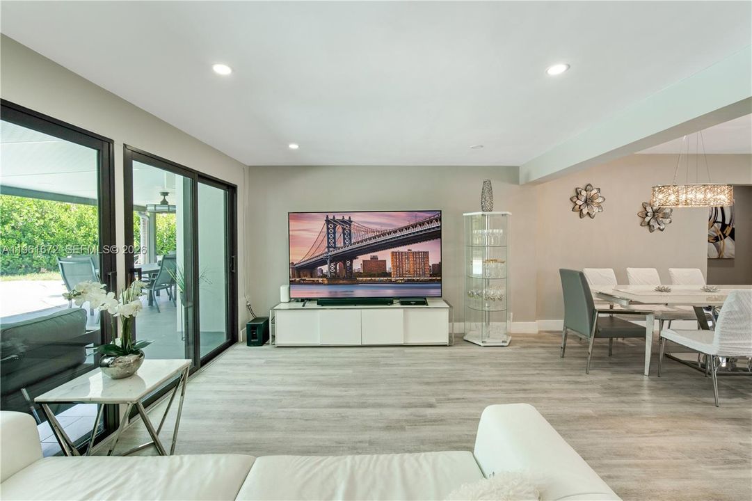 For Sale: $1,037,000 (3 beds, 3 baths, 2194 Square Feet)