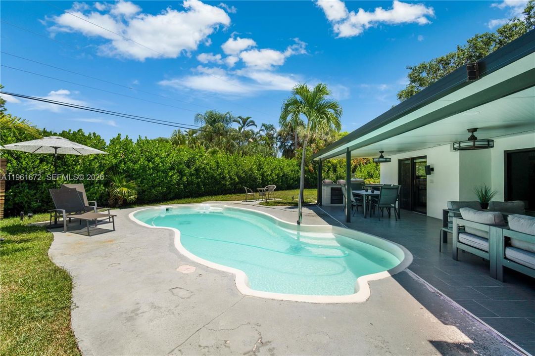 For Sale: $1,037,000 (3 beds, 3 baths, 2194 Square Feet)