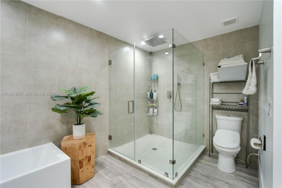 For Sale: $1,037,000 (3 beds, 3 baths, 2194 Square Feet)