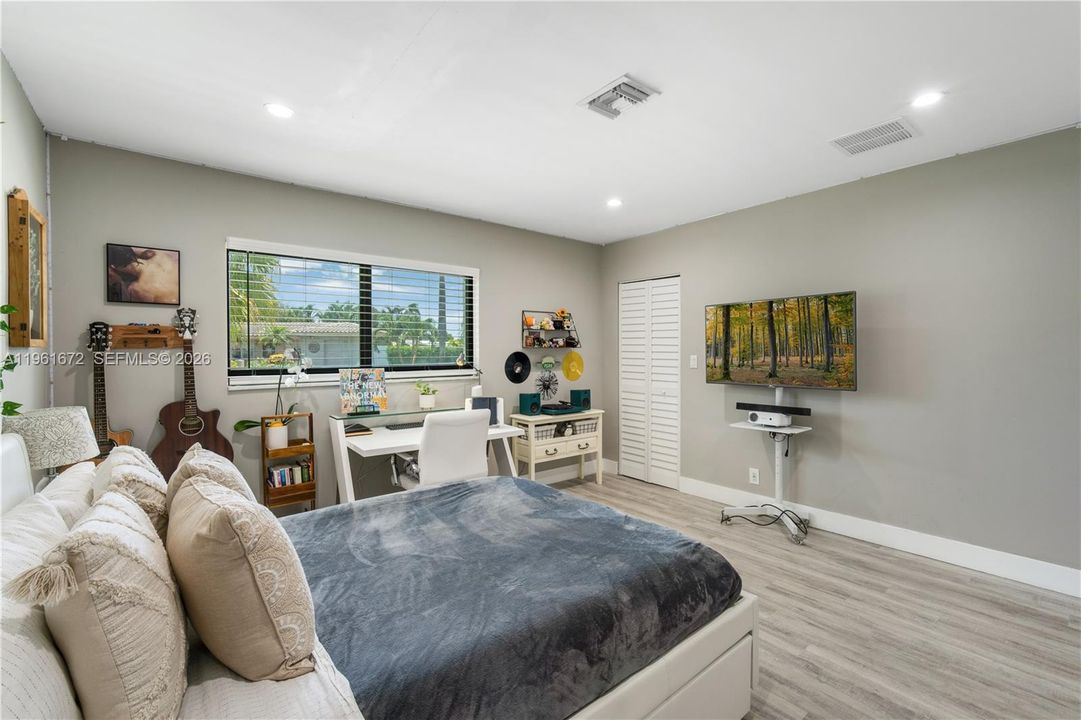 For Sale: $1,037,000 (3 beds, 3 baths, 2194 Square Feet)