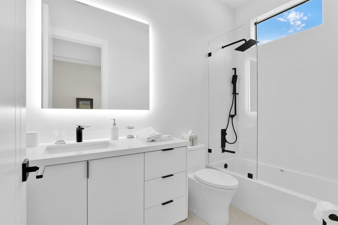 Guest Bedrooms:Baths -355 E Boca Raton R