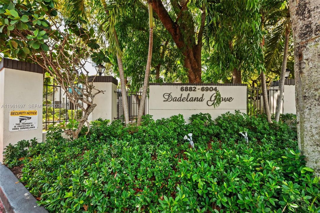 Под контрактом: $284,995 (1 спален, 1 ванн, 852 Квадратных фут)