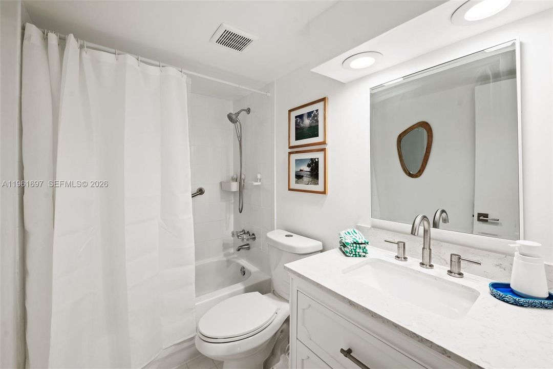 Под контрактом: $284,995 (1 спален, 1 ванн, 852 Квадратных фут)